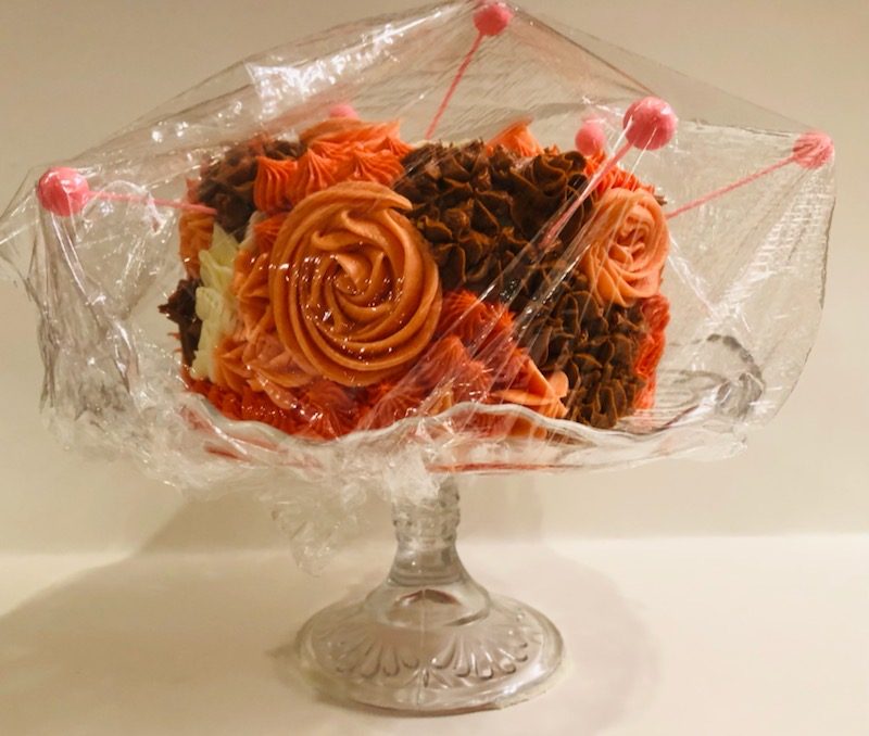 How to Transport a Decorated Cake Without Ruining the Frosting